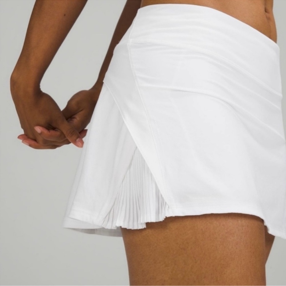 Lululemon Athletica Womens White Play Off The Pleats Skirt Size 6
